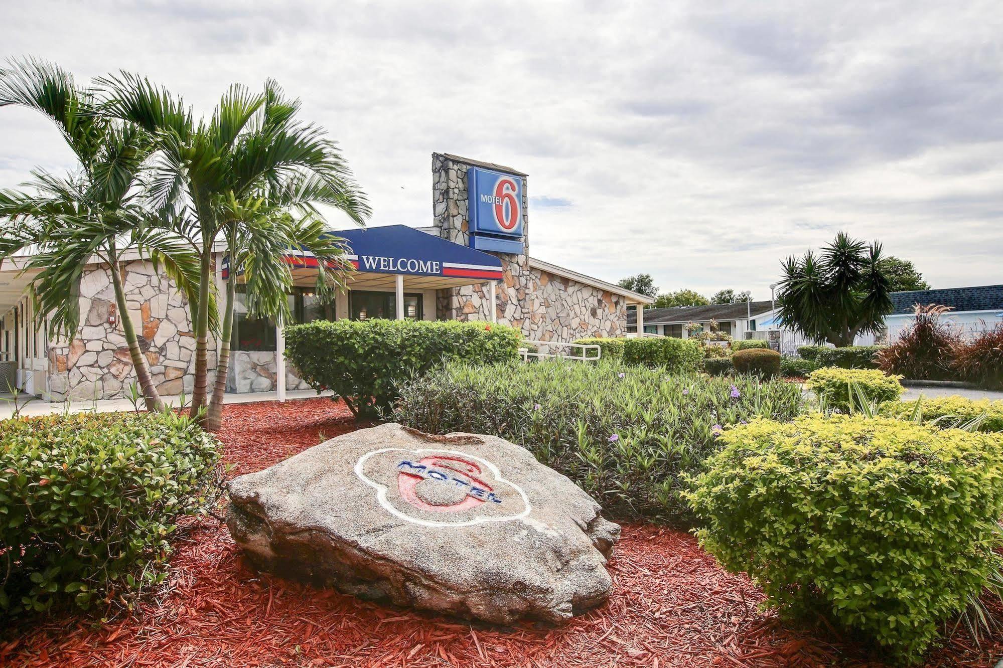 Motel 6 パーム・ベイ エクステリア 写真