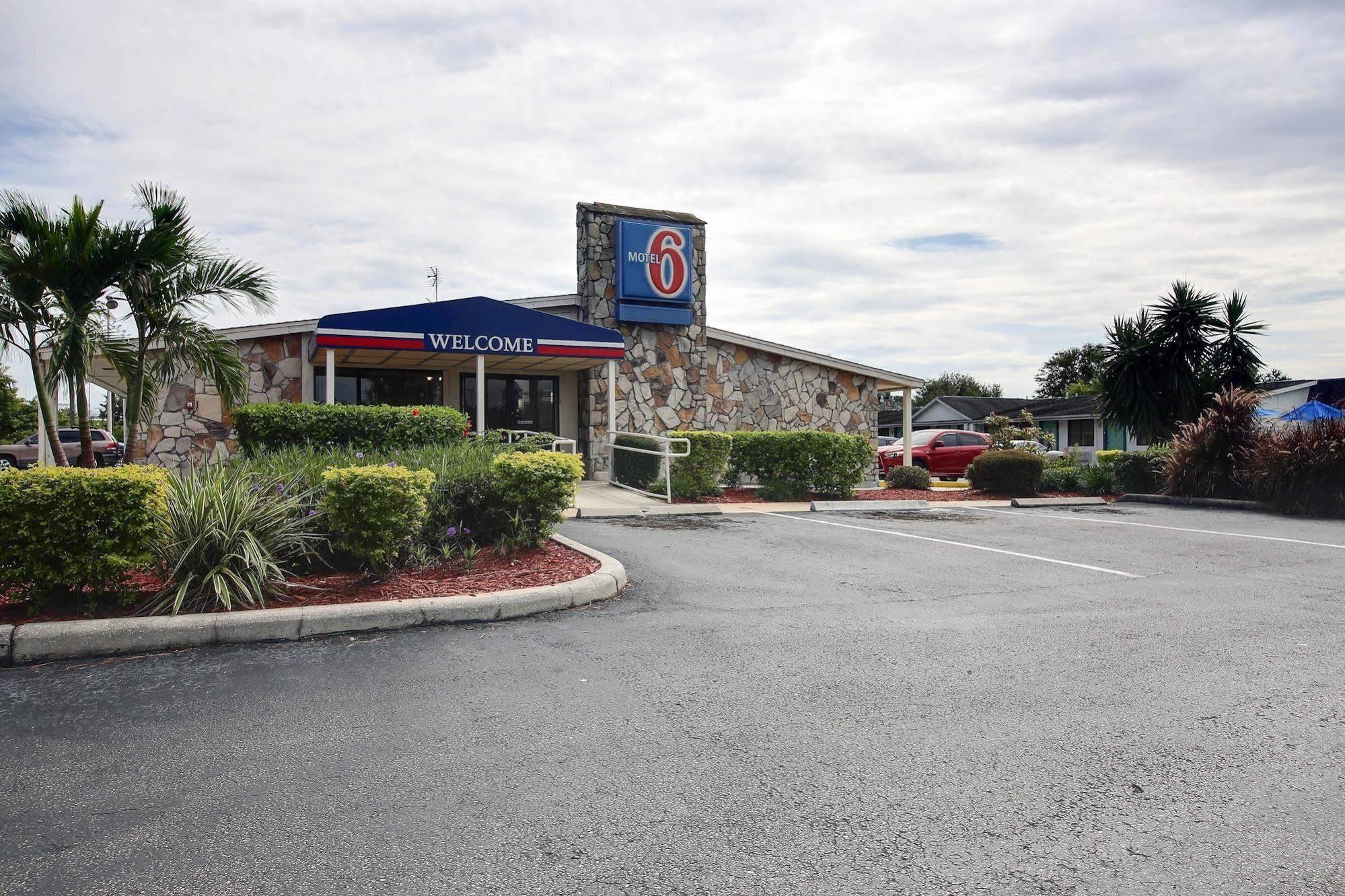 Motel 6 パーム・ベイ エクステリア 写真
