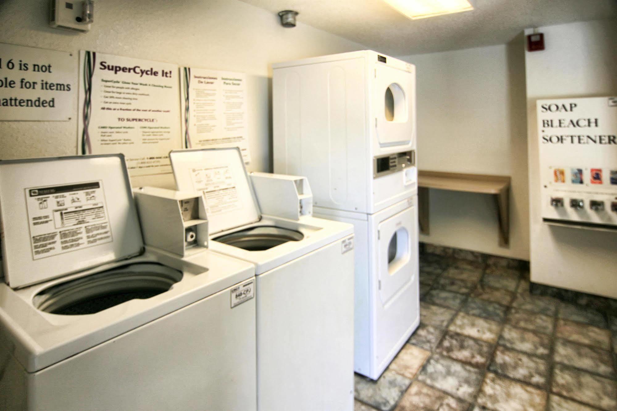 Motel 6 パーム・ベイ エクステリア 写真