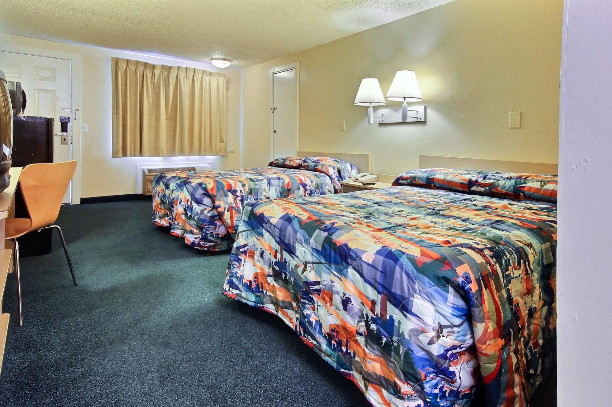 Motel 6 パーム・ベイ エクステリア 写真