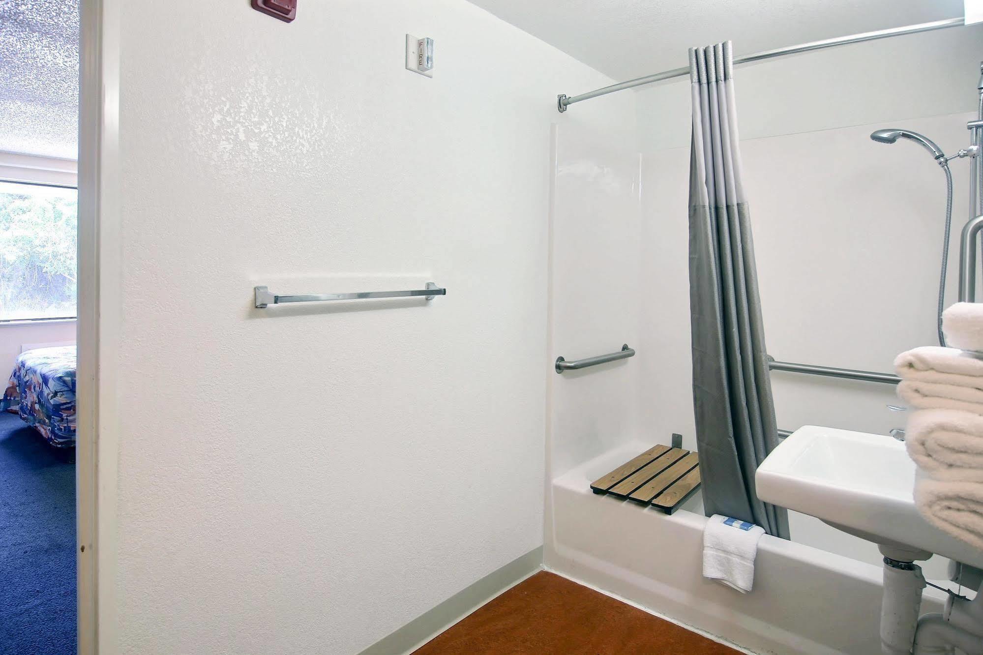 Motel 6 パーム・ベイ エクステリア 写真