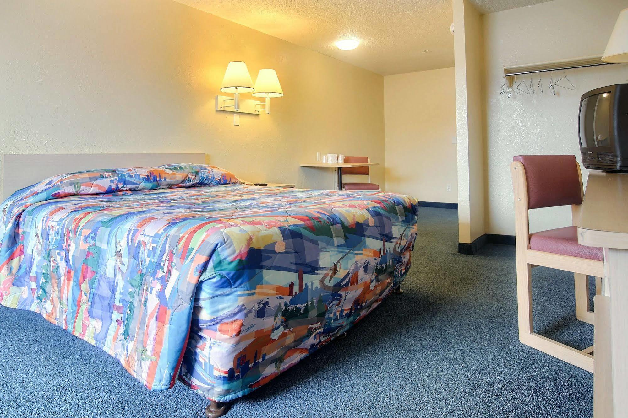 Motel 6 パーム・ベイ エクステリア 写真