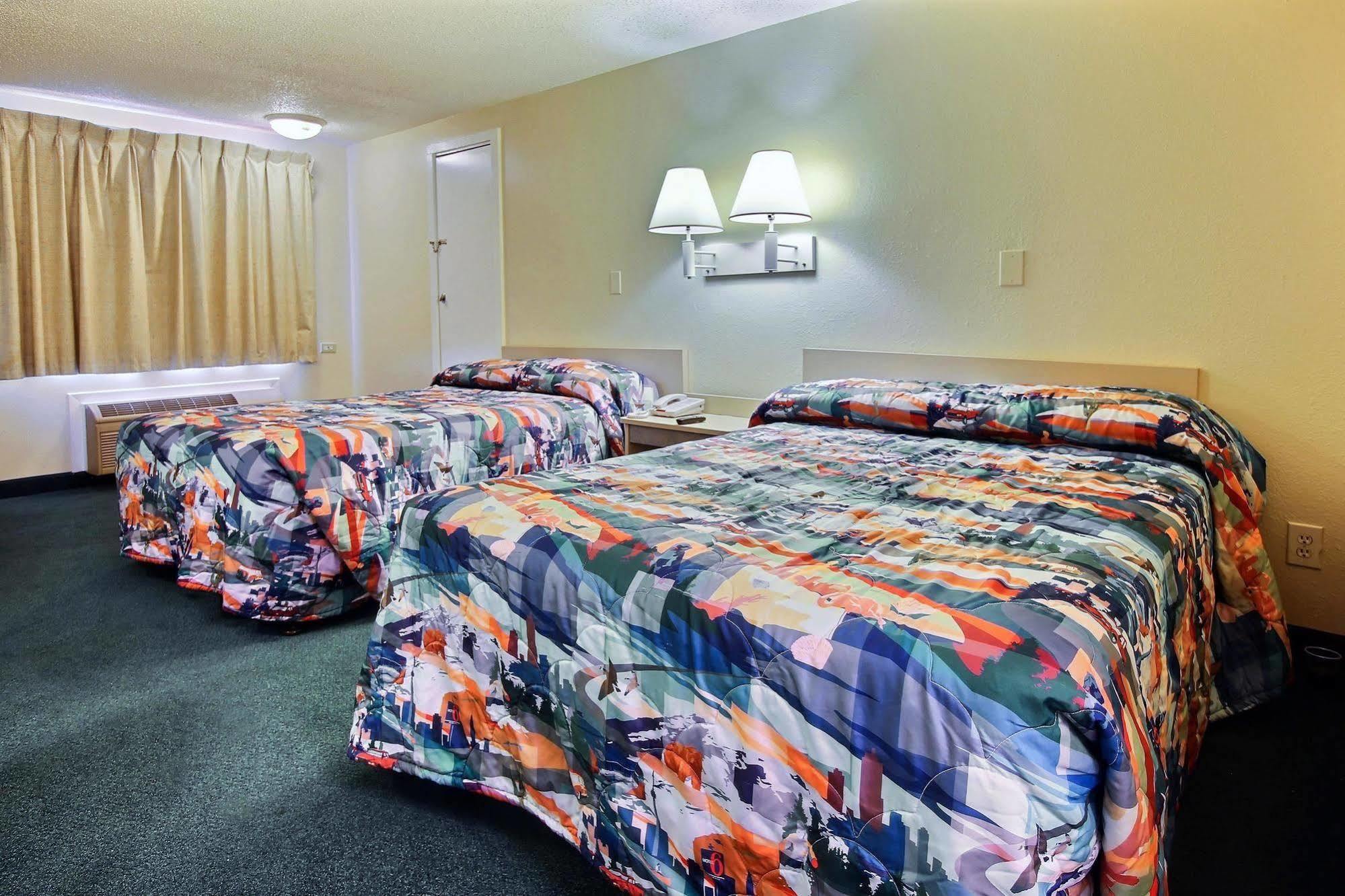 Motel 6 パーム・ベイ エクステリア 写真