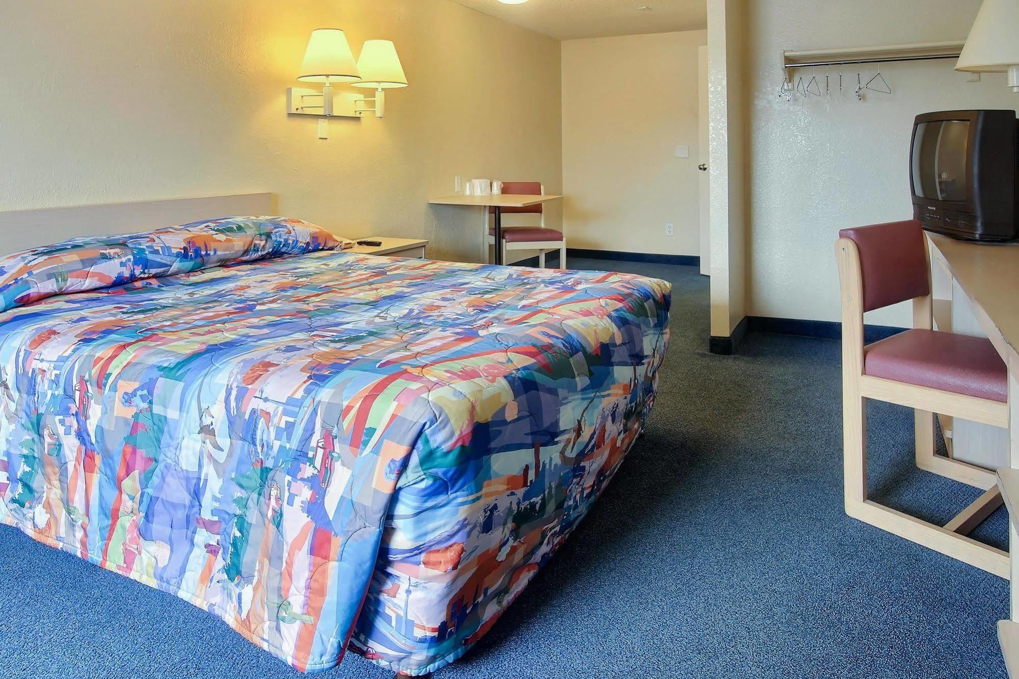 Motel 6 パーム・ベイ エクステリア 写真