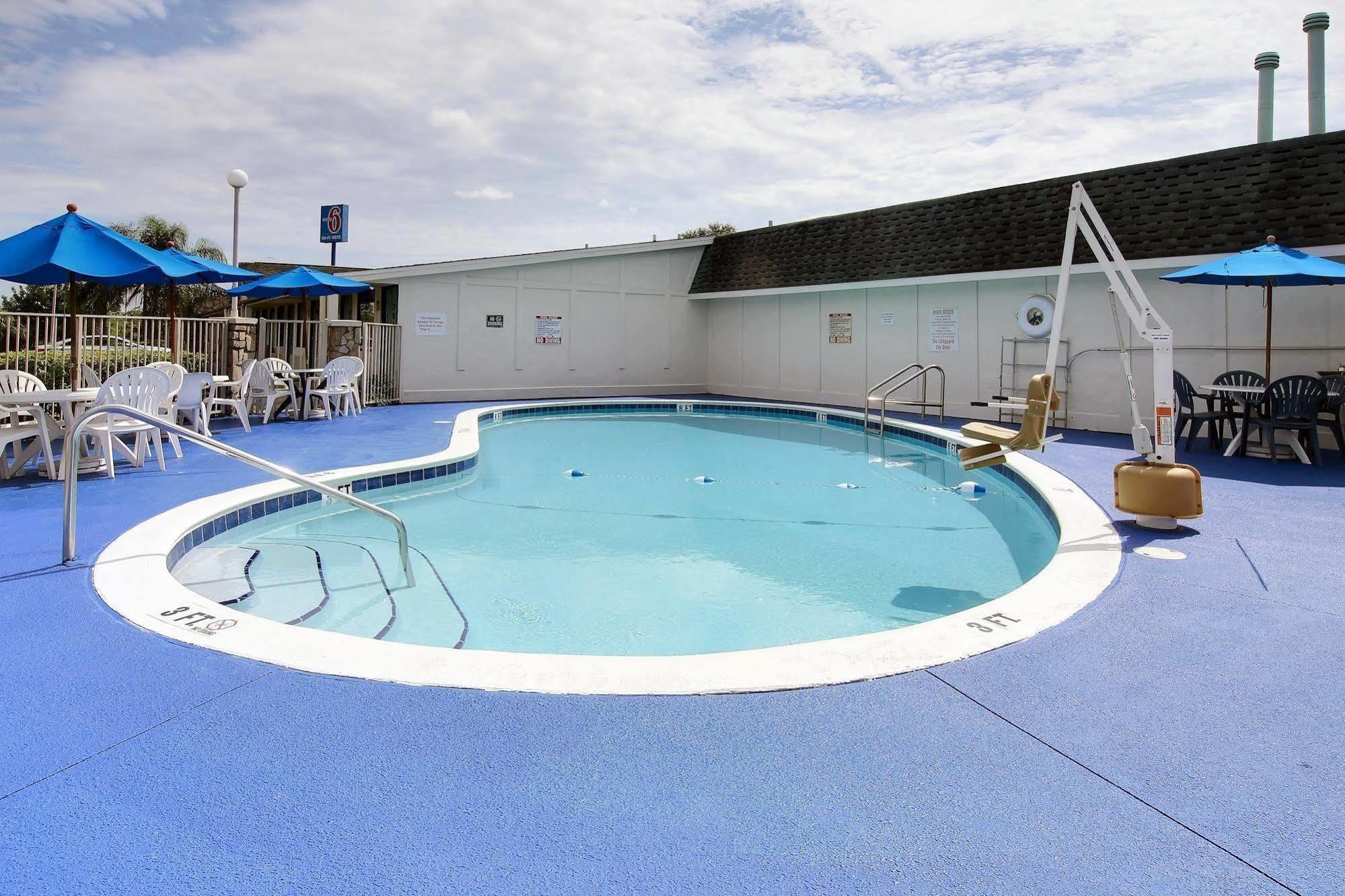 Motel 6 パーム・ベイ エクステリア 写真